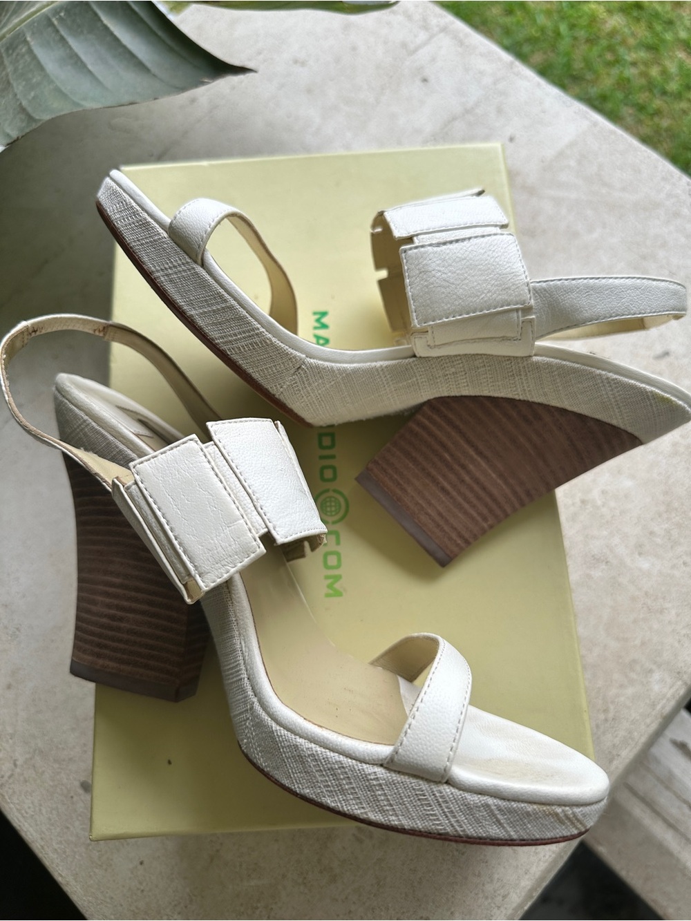 Max Studio Off White Sandals Sz 8.5 Like New